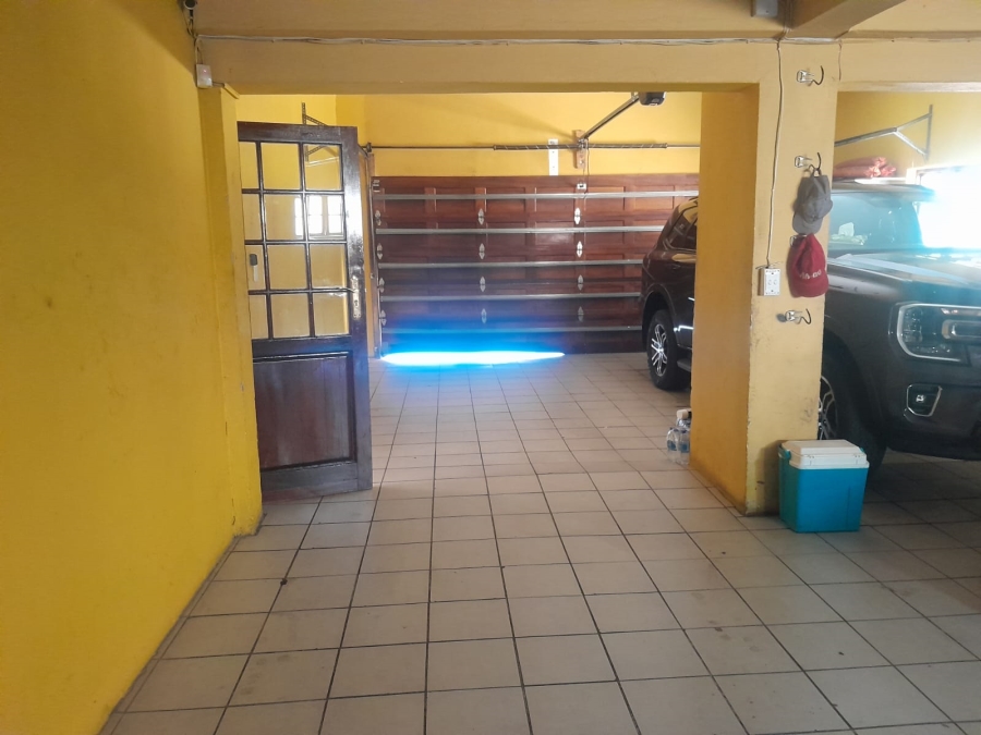 6 Bedroom Property for Sale in Safari Gardens North West